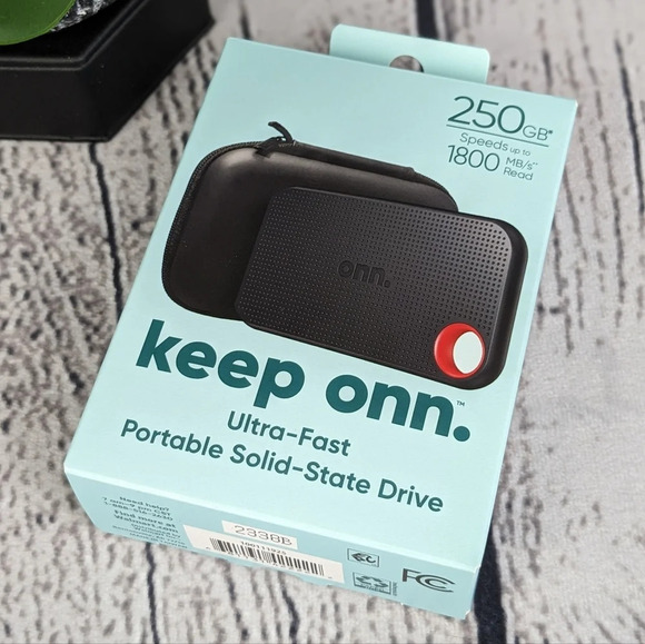 Onn portable solid state drive 250GB ultra fast - Picture 5 of 5